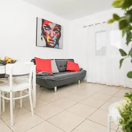 Mariposa Apartment
